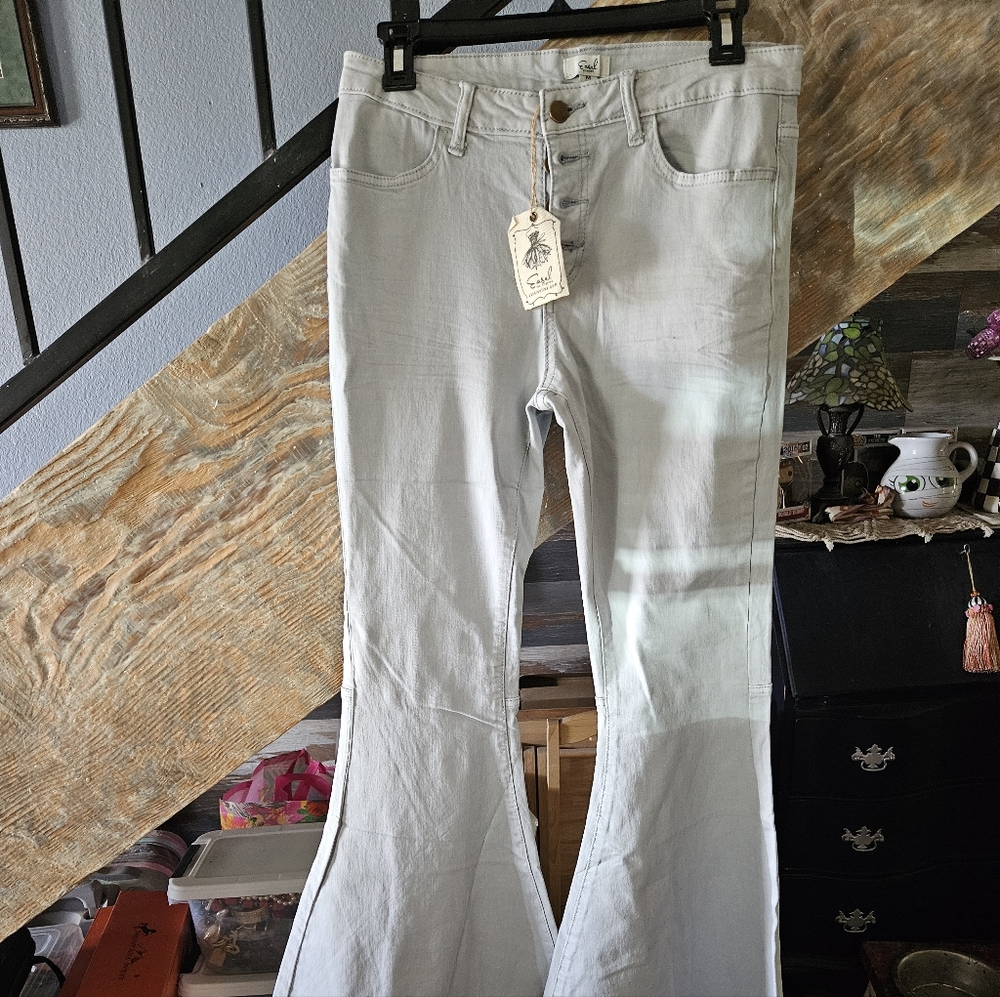 Easel Light Gray Buttoned Jeans